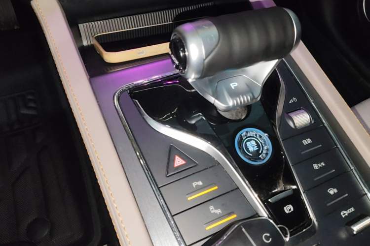 Used BYD Yuan PLUS 2024 Honor Edition 510KM Beyond Model Gear Lever