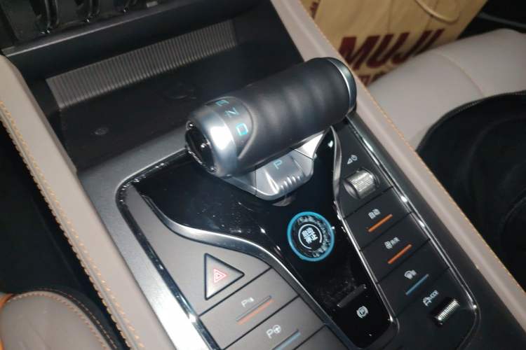 Used BYD Yuan PLUS 2024 Honor Edition 510KM Excellence Model Gear Lever