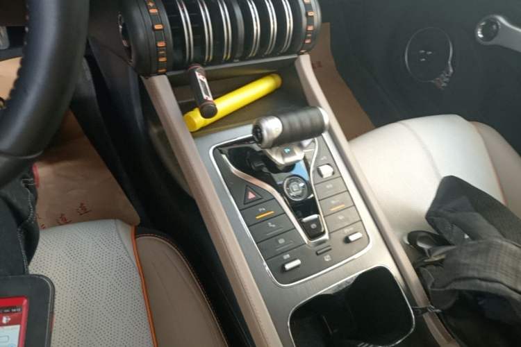Used BYD Yuan PLUS 2024 Honor Edition 510KM Beyond Model Gear Lever
