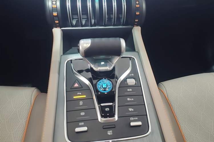 Used BYD Yuan PLUS 2024 Honor Edition 430KM Beyond Model Gear Lever