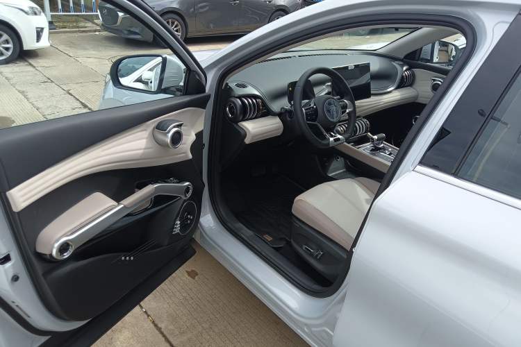 Used BYD Yuan PLUS 2024 Honor Edition 430KM Leading Model Interior 3