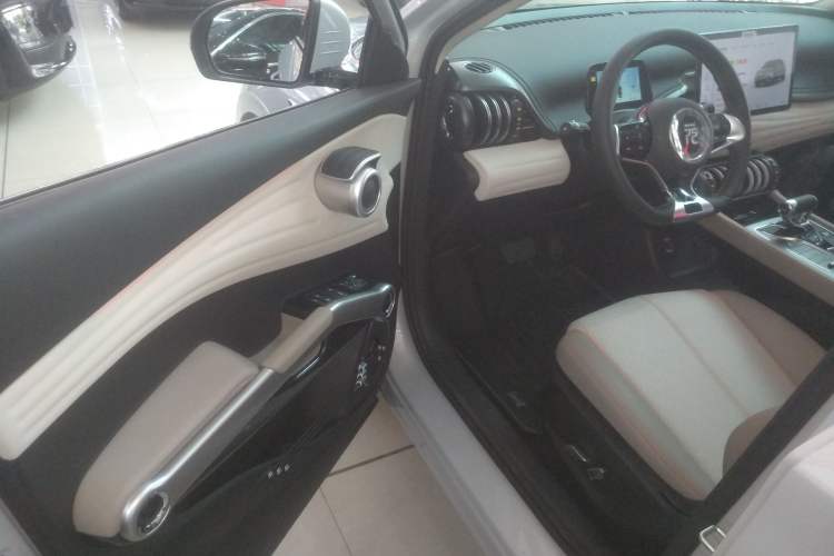 Used BYD Yuan PLUS 2024 Honor Edition 430KM Leading Model Interior 3