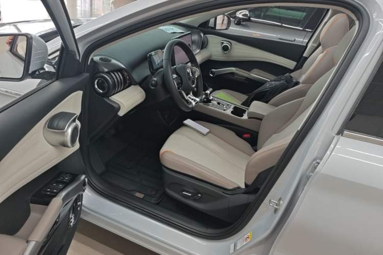 Used BYD Yuan PLUS 2024 Honor Edition 510KM Beyond Model Left Front Seat