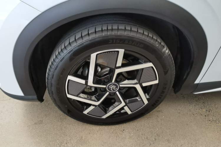 Used BYD Yuan PLUS 2024 Honor Edition 510KM Beyond Model Left Front Wheel Hub