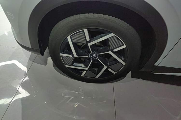 Used BYD Yuan PLUS 2024 Honor Edition 510KM Beyond Model Left Front Wheel Hub