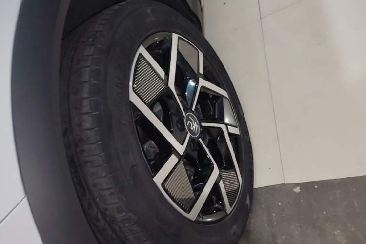 Used BYD Yuan PLUS 2024 Honor Edition 510KM Beyond Model Left Front Wheel Hub