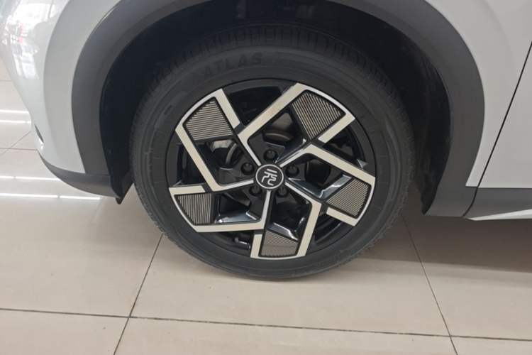 Used BYD Yuan PLUS 2024 Honor Edition 510KM Beyond Model Left Front Wheel Hub
