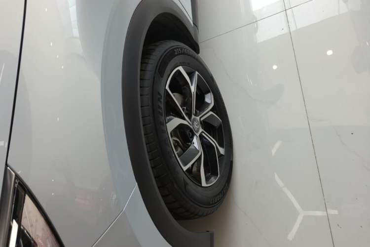 Used BYD Yuan PLUS 2024 Honor Edition 430KM Beyond Model Left Front Wheel Hub