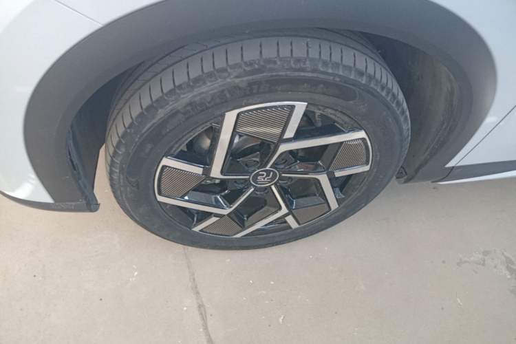 Used BYD Yuan PLUS 2024 Honor Edition 510KM Beyond Model Left Front Wheel Hub