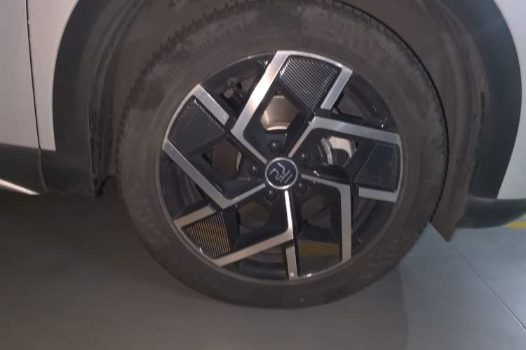 Used BYD Yuan PLUS 2024 Honor Edition 510KM Excellence Model Right Front Wheel Hub