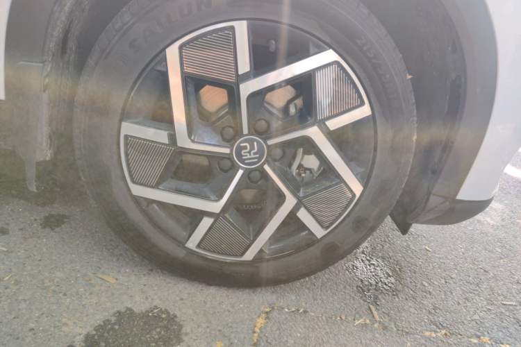 Used BYD Yuan PLUS 2024 Honor Edition 510KM Beyond Model Right Front Wheel Hub