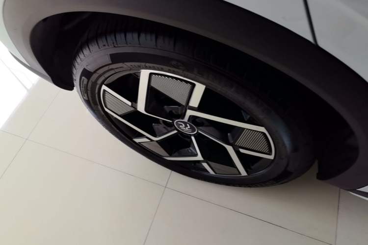 Used BYD Yuan PLUS 2024 Honor Edition 510KM Excellence Model Right Rear Wheel Hub
