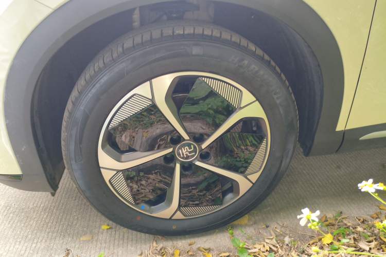 Used BYD Yuan PLUS 2025 Intelligent Driving Version 510 KM Beyond-Grade Edition Left Front Wheel Hub