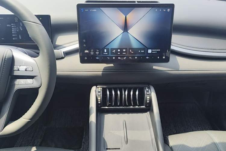 Used BYD Yuan PLUS 2025 Intelligent Driving Version 430 KM Beyond-Range Edition Audio And AC Panel