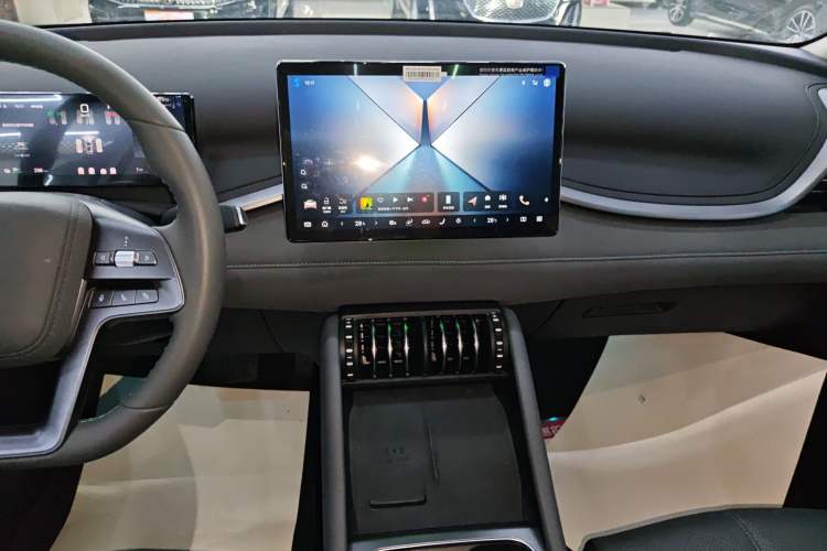 Used BYD Yuan PLUS 2025 Intelligent Driving Version 510 KM Beyond-Grade Edition Audio And AC Panel