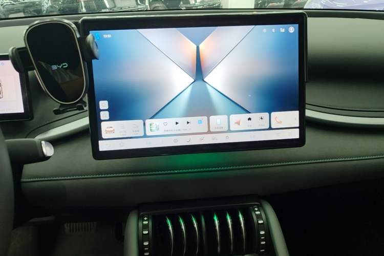 Used BYD Yuan PLUS 2025 Intelligent Driving Version 430 KM Beyond-Range Edition Audio And AC Panel