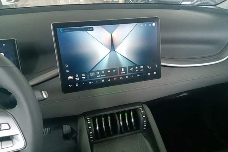 Used BYD Yuan PLUS 2025 Intelligent Driving Version 430 KM Beyond-Range Edition Audio And AC Panel
