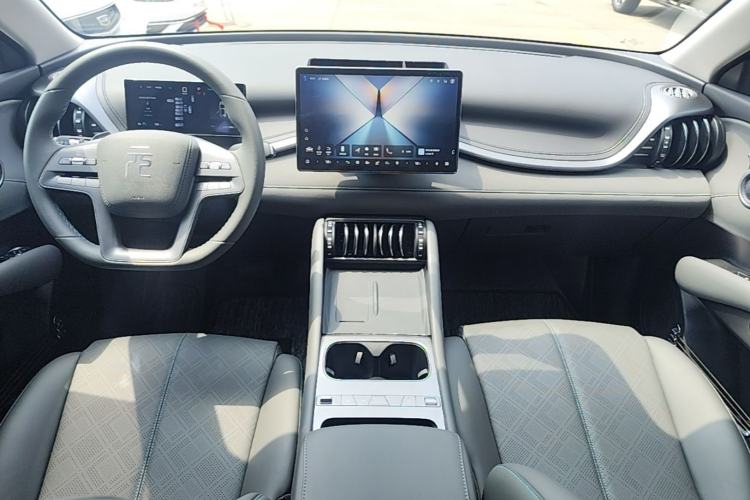 Used BYD Yuan PLUS 2025 Intelligent Driving Version 430 KM Beyond-Range Edition Center Console
