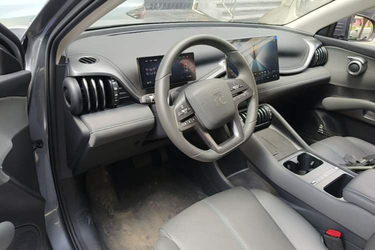 Used BYD Yuan PLUS 2025 Intelligent Driving Version 510 KM Beyond-Grade Edition Center Console
