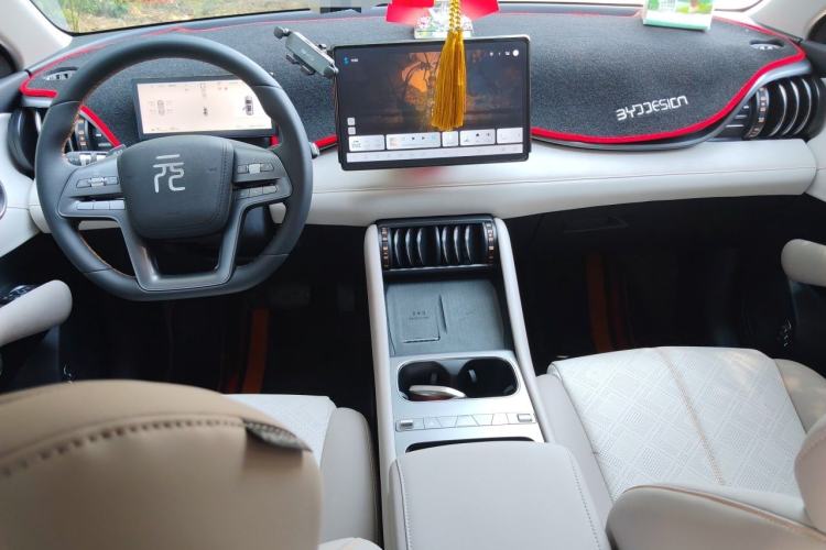 Used BYD Yuan PLUS 2025 Intelligent Driving Version 430 KM – Leading Edition Center Console