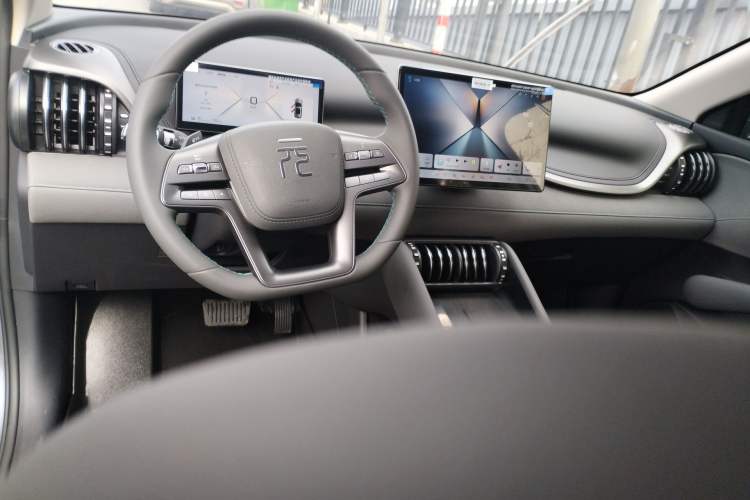 Used BYD Yuan PLUS 2025 Intelligent Driving Version 510 km Leading Edition Center Console