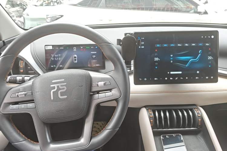 Used BYD Yuan PLUS 2025 Intelligent Driving Version 510 km Leading Edition Center Console