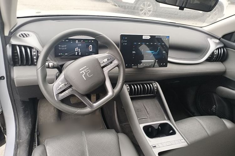 Used BYD Yuan PLUS 2025 Intelligent Driving Version 430 KM – Leading Edition Center Console