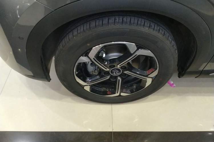 Used BYD Yuan PLUS 2025 Intelligent Driving Version 510 km Leading Edition Exterior 4
