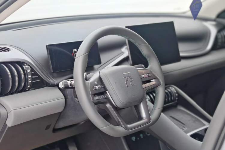 Used BYD Yuan PLUS 2025 Intelligent Driving Version 510 km Leading Edition Exterior 4