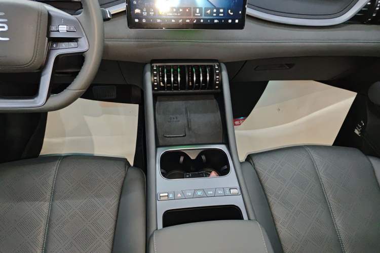 Used BYD Yuan PLUS 2025 Intelligent Driving Version 510 KM Beyond-Grade Edition Gear Lever