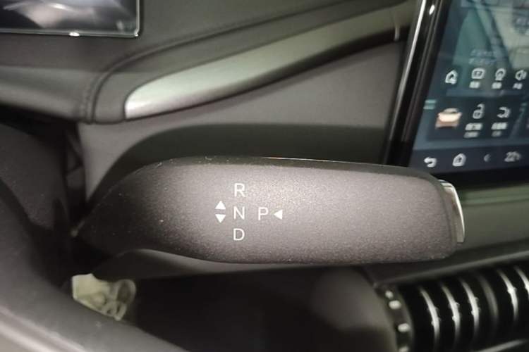 Used BYD Yuan PLUS 2025 Intelligent Driving Version 430 KM Beyond-Range Edition Gear Lever