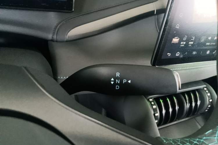 Used BYD Yuan PLUS 2025 Intelligent Driving Version 430 KM Beyond-Range Edition Gear Lever