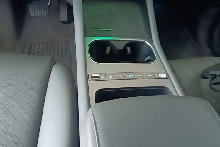 Used BYD Yuan PLUS 2025 Intelligent Driving Version 510 KM Beyond-Grade Edition Gear Lever