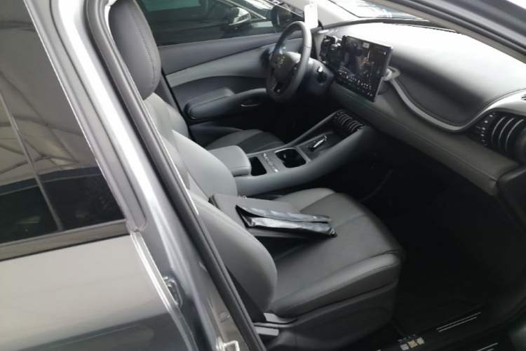 Used BYD Yuan PLUS 2025 Intelligent Driving Version 430 KM – Leading Edition Right Front Seat