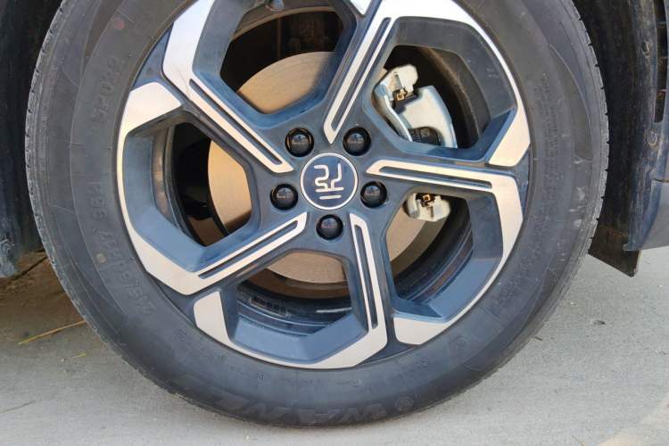 Used BYD Yuan PLUS 2025 Intelligent Driving Version 430 KM – Leading Edition Right Front Wheel Hub