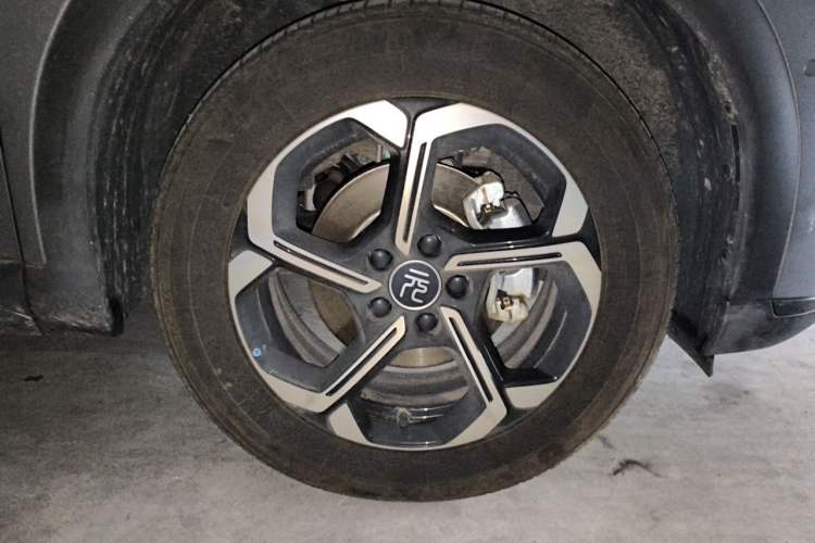Used BYD Yuan PLUS 2025 Intelligent Driving Version 430 KM – Leading Edition Right Front Wheel Hub