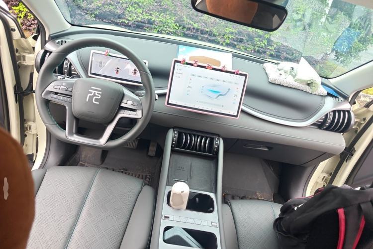 Used BYD Yuan PLUS 2025 Intelligent Driving Version 430 KM Beyond-Range Edition Center Console