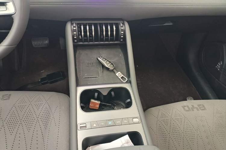 Used BYD Yuan PLUS 2025 Intelligent Driving Version 430 KM – Leading Edition Audio And AC Panel