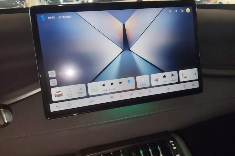 Used BYD Yuan PLUS 2025 Intelligent Driving Version 510 KM Beyond-Grade Edition Audio And AC Panel