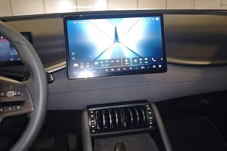 Used BYD Yuan PLUS 2025 Intelligent Driving Version 430 KM – Leading Edition Audio And AC Panel