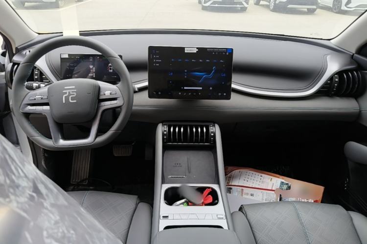 Used BYD Yuan PLUS 2025 Intelligent Driving Version 430 KM Beyond-Range Edition Center Console