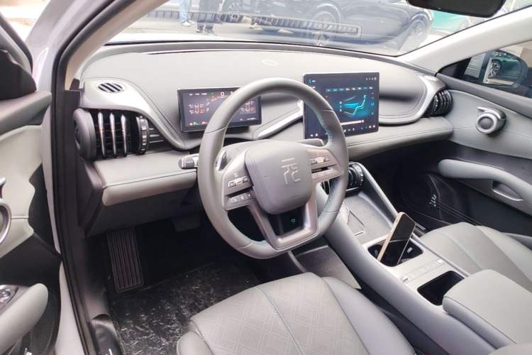Used BYD Yuan PLUS 2025 Intelligent Driving Version 430 KM Beyond-Range Edition Center Console