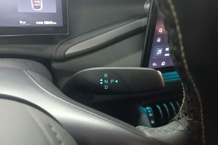 Used BYD Yuan PLUS 2025 Intelligent Driving Version 510 KM Beyond-Grade Edition Gear Lever