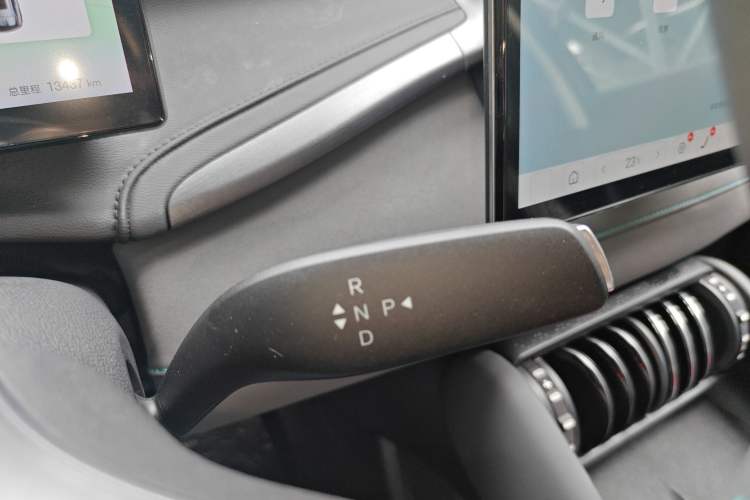 Used BYD Yuan PLUS 2025 Intelligent Driving Version 510 KM Beyond-Grade Edition Gear Lever