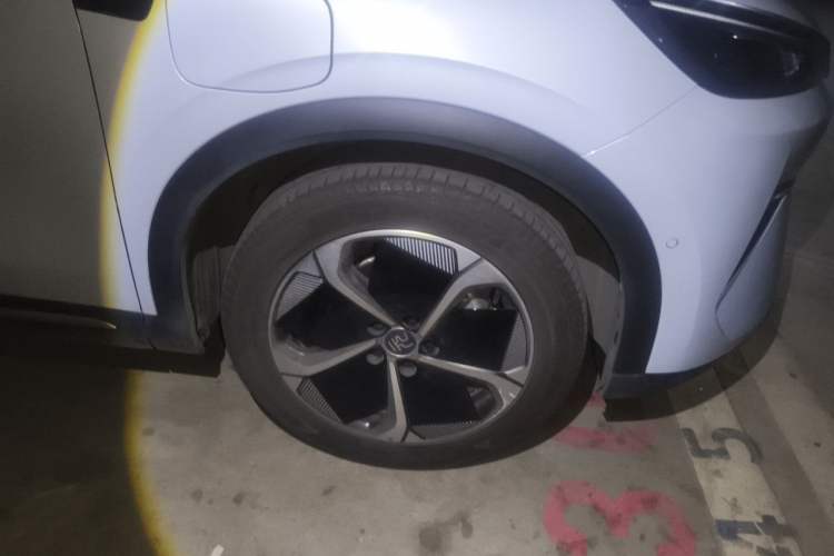 Used BYD Yuan PLUS 2025 Intelligent Driving Version 510 KM Beyond-Grade Edition Right Front Wheel Hub