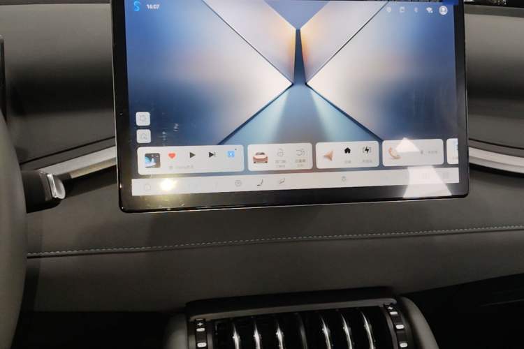 Used BYD Yuan PLUS 2025 Intelligent Driving Version 510 KM Beyond-Grade Edition Audio And AC Panel
