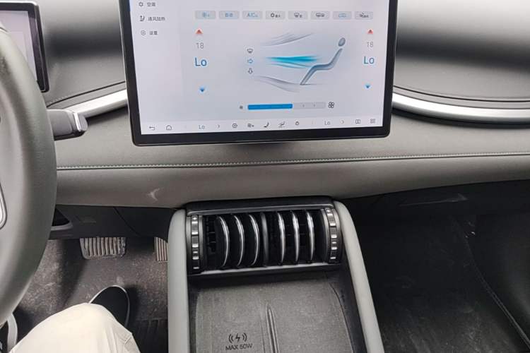 Used BYD Yuan PLUS 2025 Intelligent Driving Version 510 KM Beyond-Grade Edition Audio And AC Panel