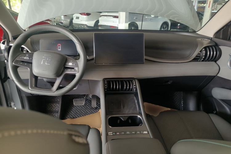 Used BYD Yuan PLUS 2025 Intelligent Driving Version 430 KM – Leading Edition Center Console