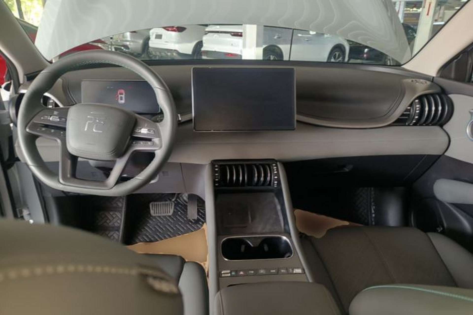 Used BYD Yuan PLUS 2025 Intelligent Driving Version 430 KM – Leading Edition Center Console