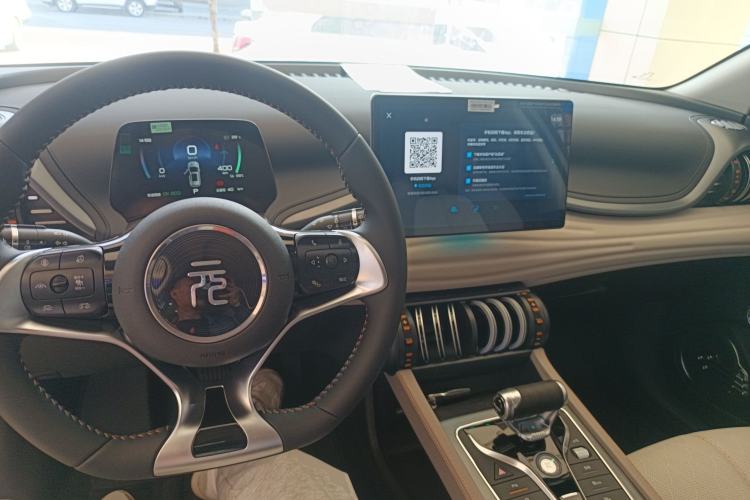 Used BYD Yuan PLUS 2025 Intelligent Driving Version 430 KM Beyond-Range Edition Center Console